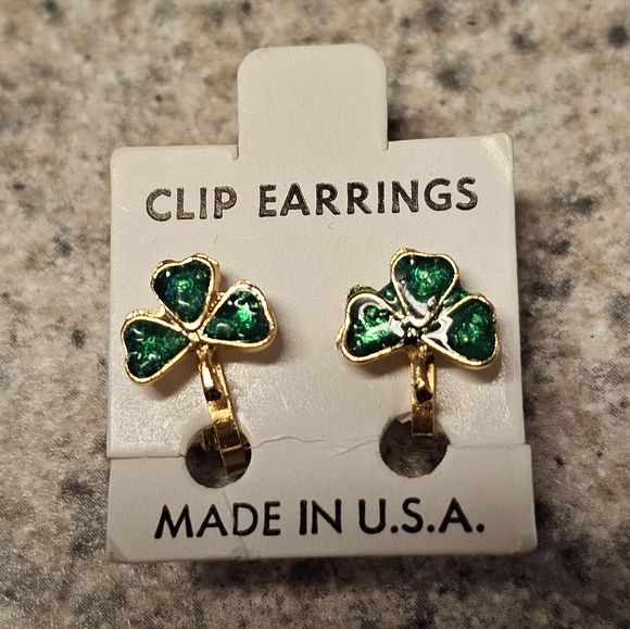 Vintage Shamrock Clip Earring and Pendant Set - Green Enamel & Goldtone - Picture 2 of 5